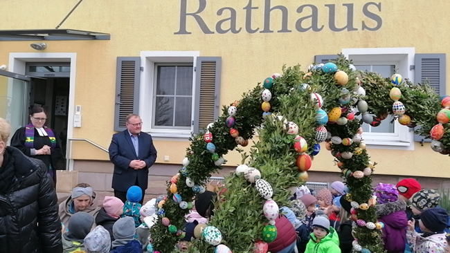 Osterbrunnen am Rathaus